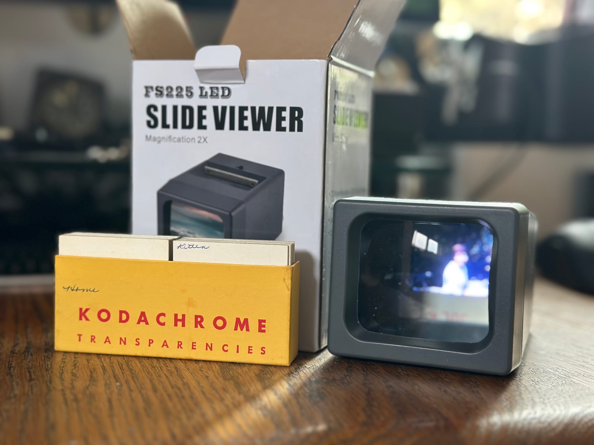 Slide viewer with sample image